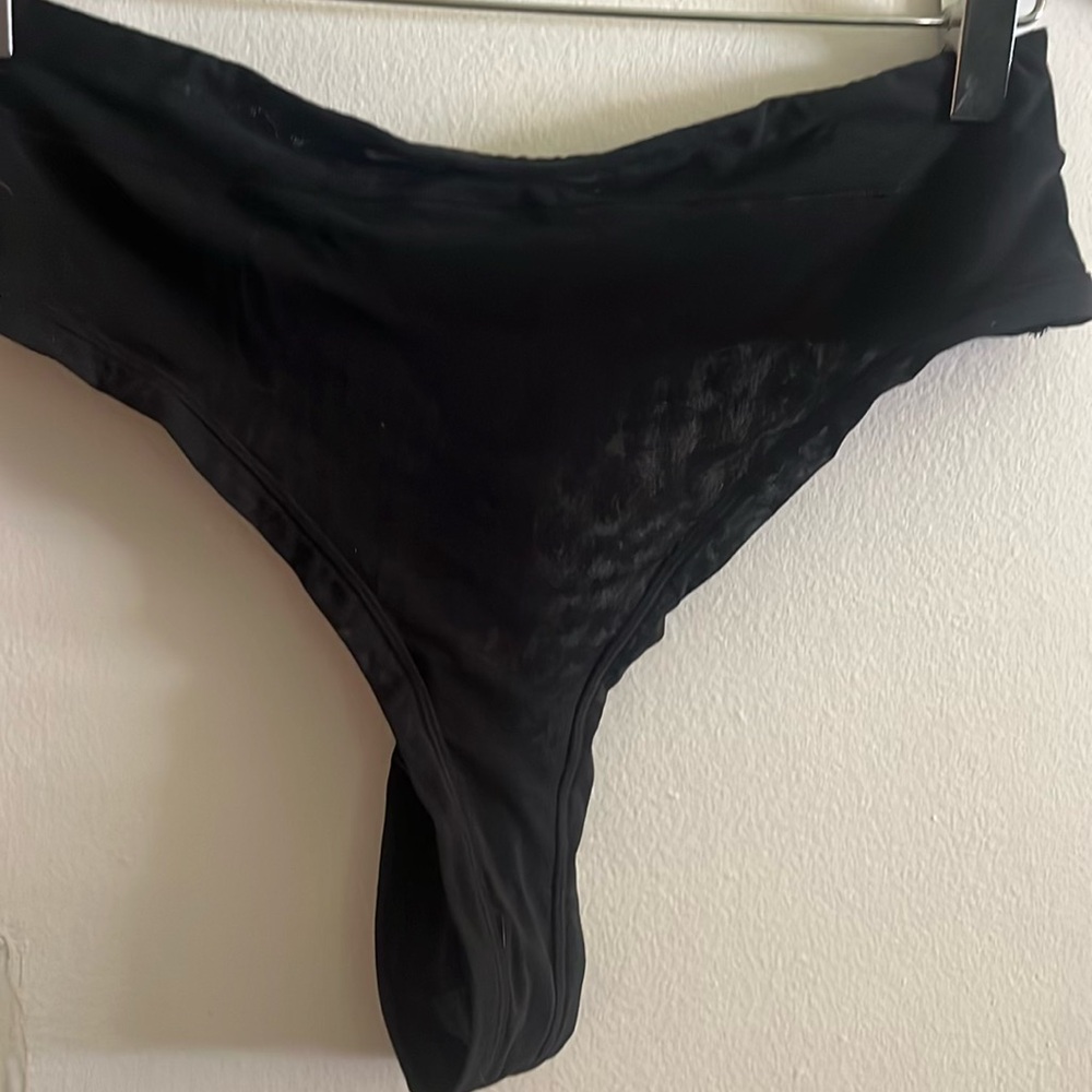 Skims thong brand nwt